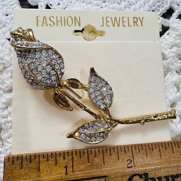 Vintage Rose Bud fashion jewelry brooch pin, in original package - Picture 1 of 4
